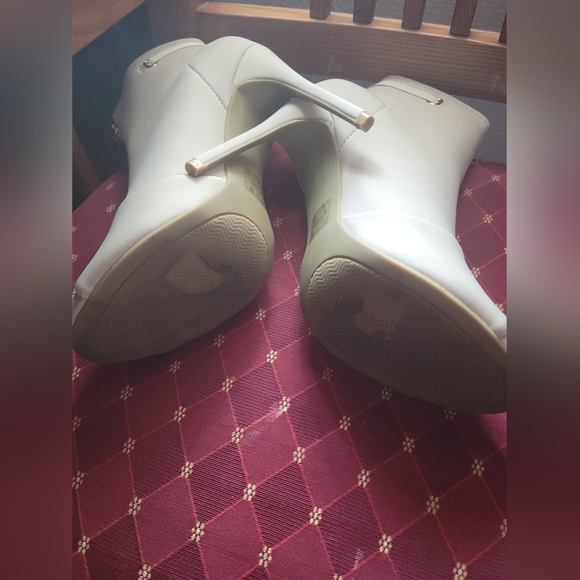 Guess Miranda Bootie - Cream, Sz: 10 - Picture 3 of 4